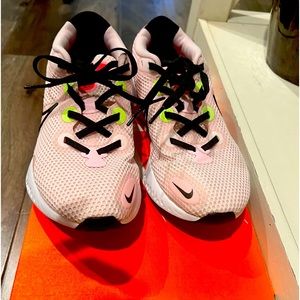 Nike renew black and pink size 7.5